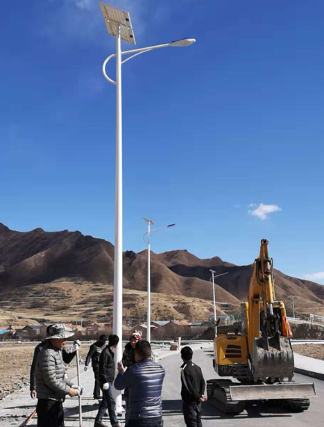 甘南碌曲10米阿克陶太阳能路灯项目